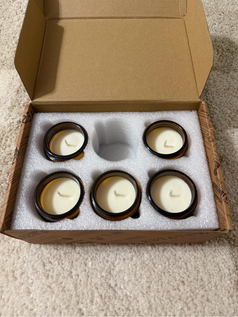 Set of 5 Amber Glass Scented Candles with Gold Lids - Assorted Scents - Picture 3 of 3